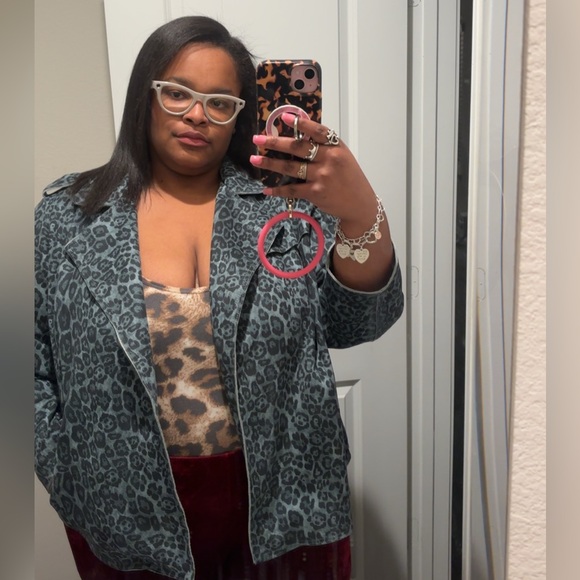 Niki D goes LIVE - LIKE THIS LISTING TO BE NOTIFIEDππππ - Picture 11 of 16